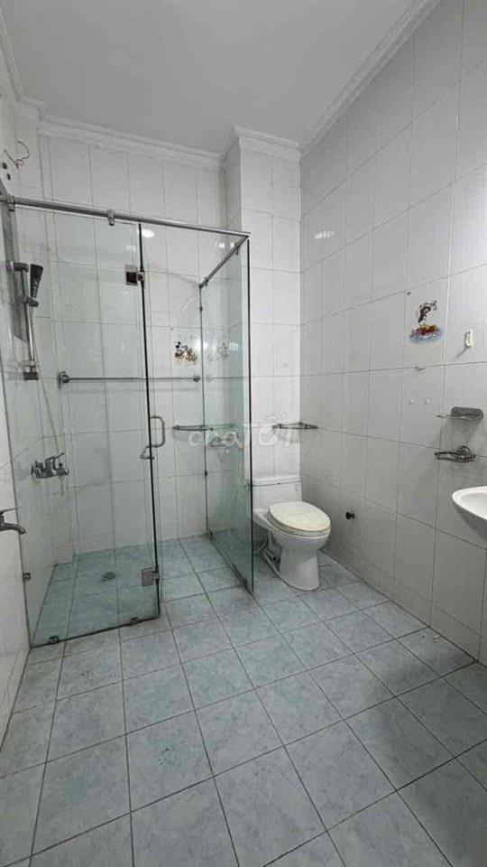 nhà đang trống cho thuê lâu dài