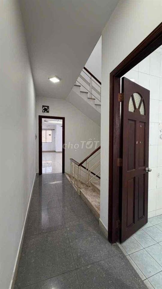 nhà đang trống cho thuê lâu dài