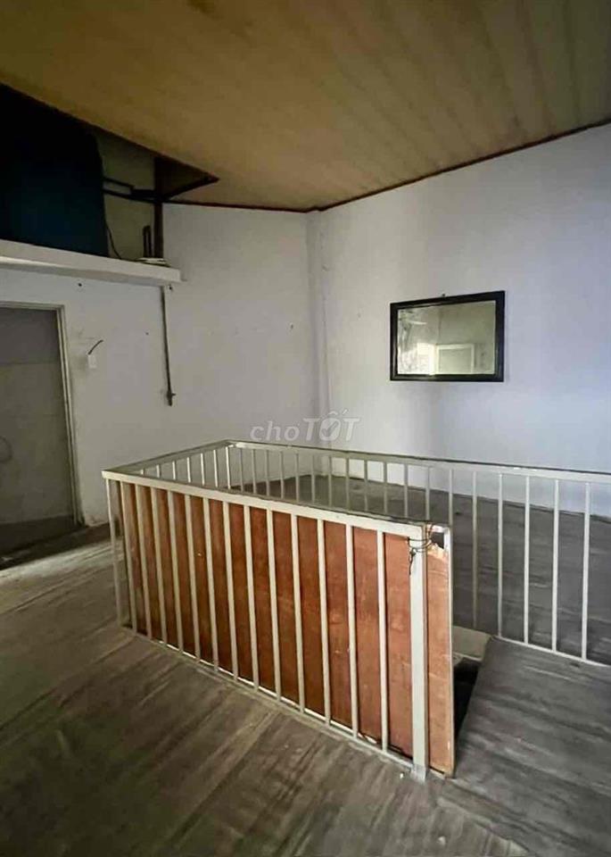 nhà 2 mặt tiền,gần trường,chợ.gần sân bay TSN