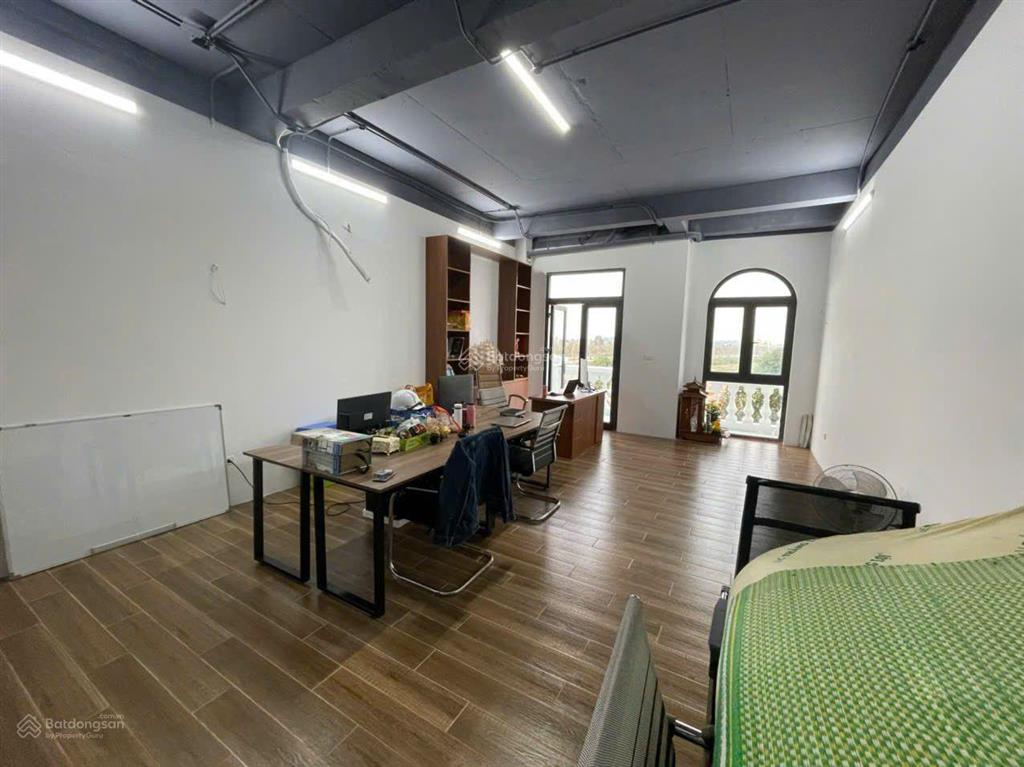 Chỉ 17 triệu/tháng  cho thuê liền kề hoàn thiện 5 tầng mặt đường 40m