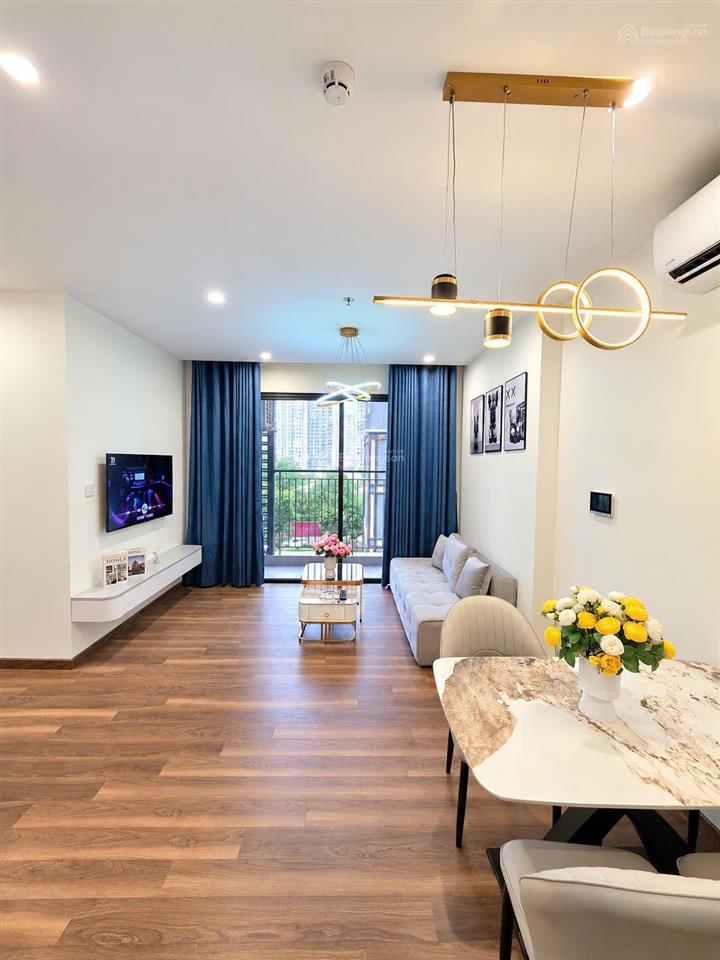 Cho thuê 2n2vs full đồ toà zurich1 giá 10,5 triệu đóng 1 tháng 1 lần
