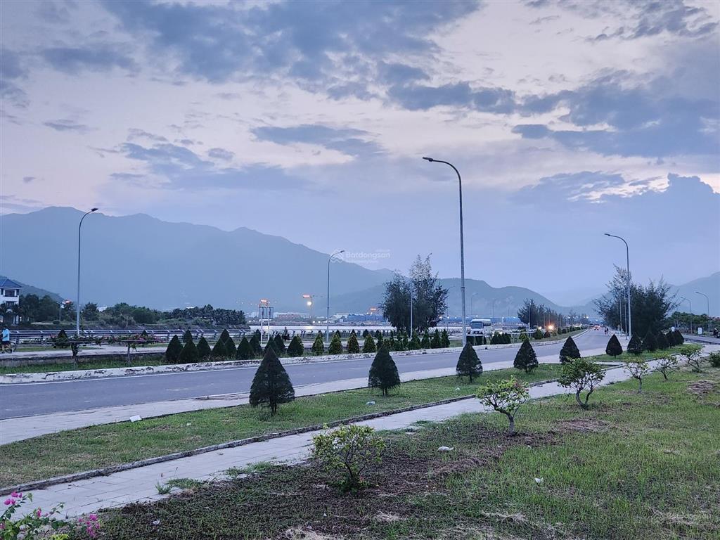 Cần bán lô đất mặt sông an bình tân