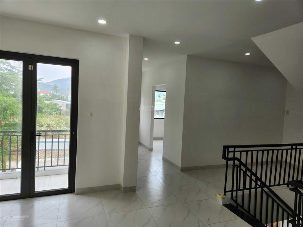 Nhà 179m2 xây 2.5 tầng còn mới đường hương lộ 46 trung tâm xã vĩnh trung