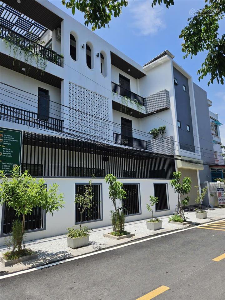 Nhà 3 tầng lô góc 135m2 thành phố hoa lư ninh bình. ngôi nhà được thiết kế vô cùng đẹp