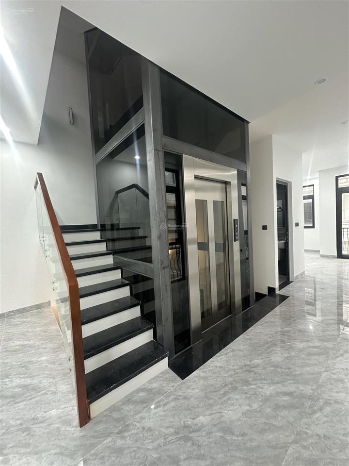 Cho thuê liền kề vin gia lâm vừa ở vừa kd 140m2, hoàn thiện đẹp, thang máy 25tr/tháng