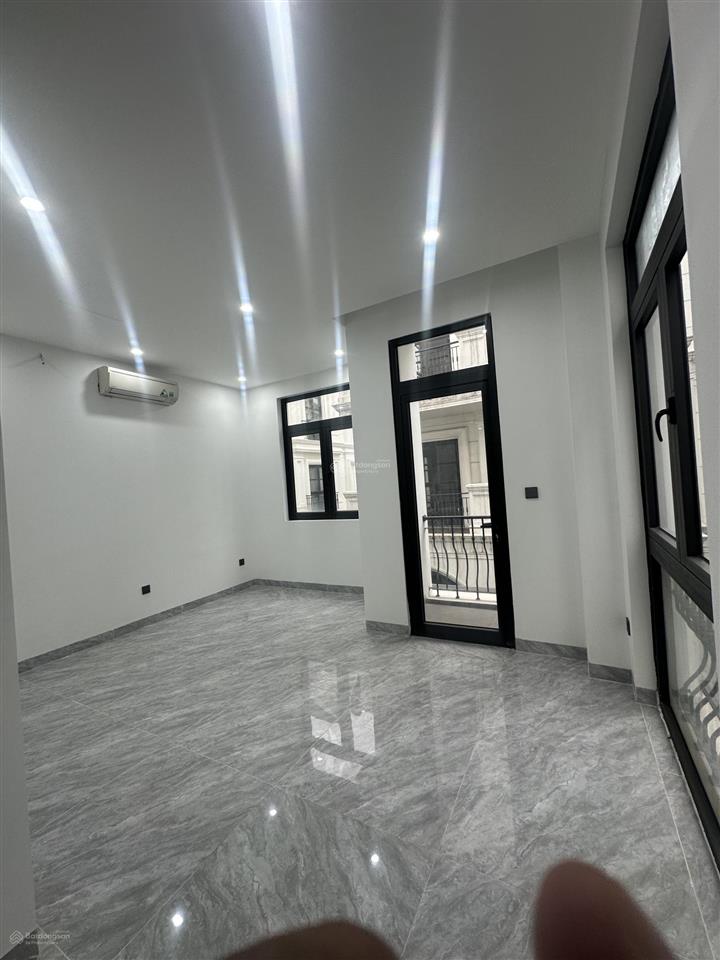 Cho thuê liền kề vin gia lâm vừa ở vừa kd 140m2, hoàn thiện đẹp, thang máy 25tr/tháng