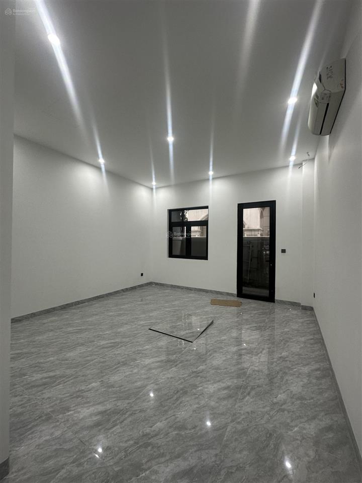 Cho thuê liền kề vin gia lâm vừa ở vừa kd 140m2, hoàn thiện đẹp, thang máy 25tr/tháng