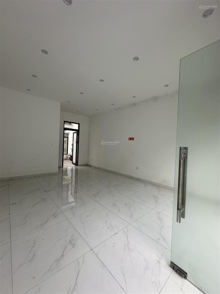 Cho thuê căn shophouse sao biển,150m, hoàn thiện cơ bản 15tr/tháng vin1 gia lâm