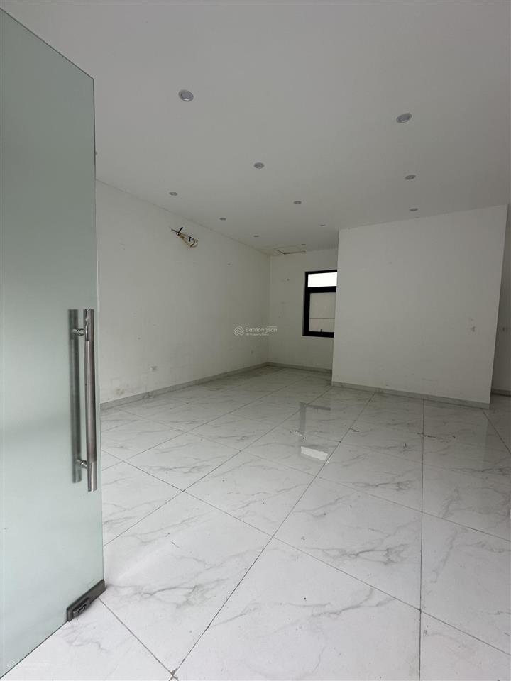 Cho thuê căn shophouse sao biển,150m, hoàn thiện cơ bản 15tr/tháng vin1 gia lâm