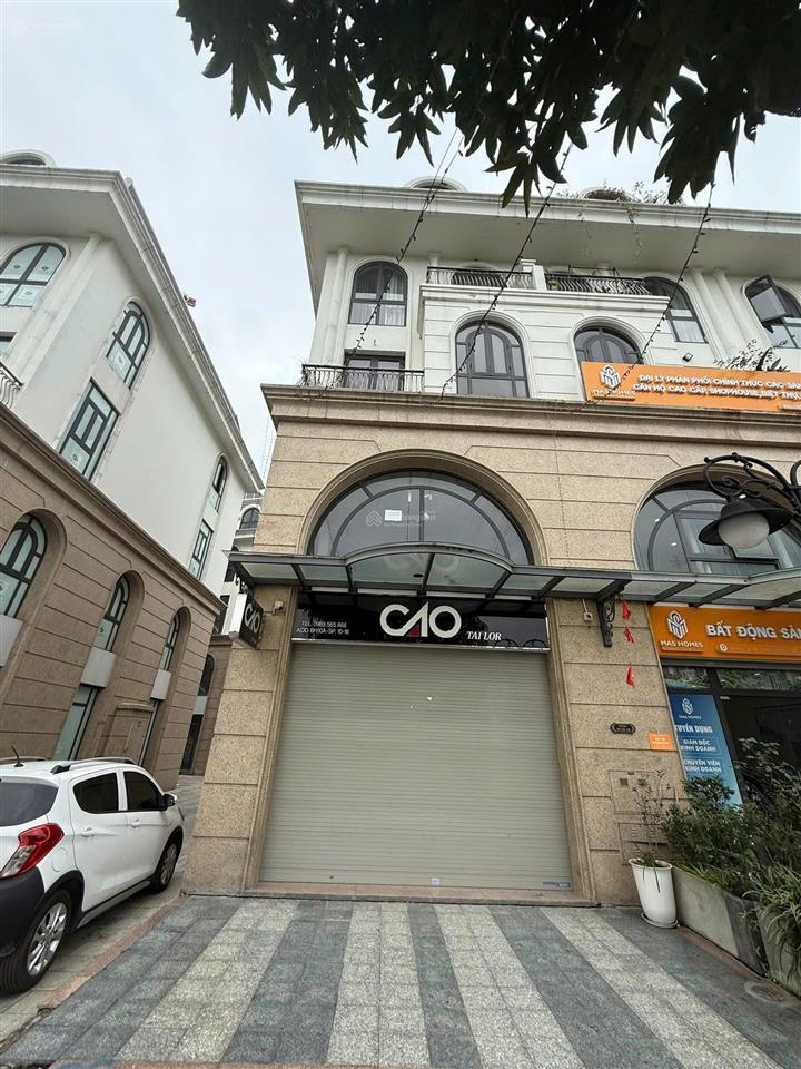 Cho thuê căn shophouse vin1 gia lâm lô góc 150m,hoàn thiện tầng 1,có thang lên các tầng,10tr/tháng
