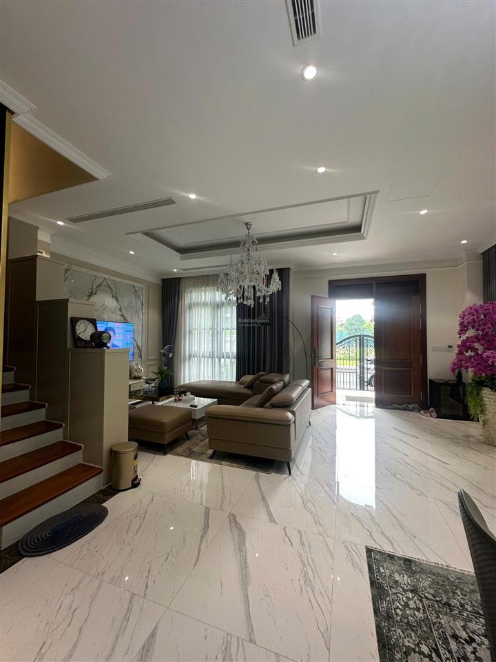 Cho thuê biệt thự mặt vườn hoa vin1 gia lâm 173m, 4 ngủ,full đồ thang máy, giá tốt