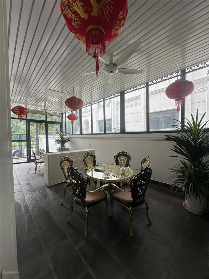 Cho thuê biệt thự mặt vườn hoa vin1 gia lâm 173m, 4 ngủ,full đồ thang máy, giá tốt