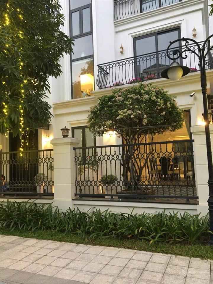 Cho thuê biệt thự đơn lập đảo ngọc trai, 288m khu vip nội thất đẹp 5 ngủ, giá tốt 