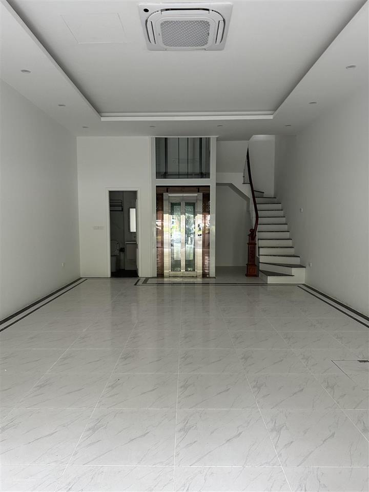 Cho thuê liền kề shophouse ngọc trai 70,8m2, hoàn thiện thang máy, vừa ở vừa kinh doanh 25tr/tháng