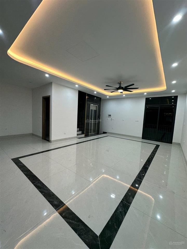 Cho thuê liền kề sao biển 140m2, hoàn thiện 5 tầng có thang máy giá 23tr/th vin1 gia lâm