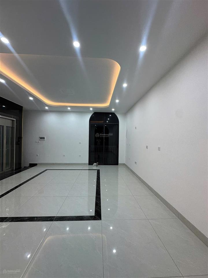 Cho thuê liền kề sao biển 140m2, hoàn thiện 5 tầng có thang máy giá 23tr/th vin1 gia lâm
