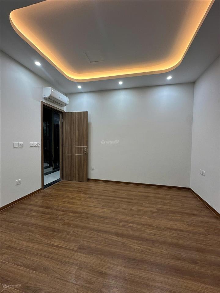 Cho thuê liền kề sao biển 140m2, hoàn thiện 5 tầng có thang máy giá 23tr/th vin1 gia lâm