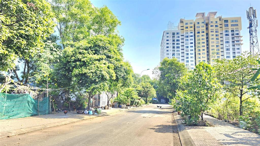 Bán đất đường liên phường, phú hữu q9. dt 108m2 đường 12m thông thoáng.