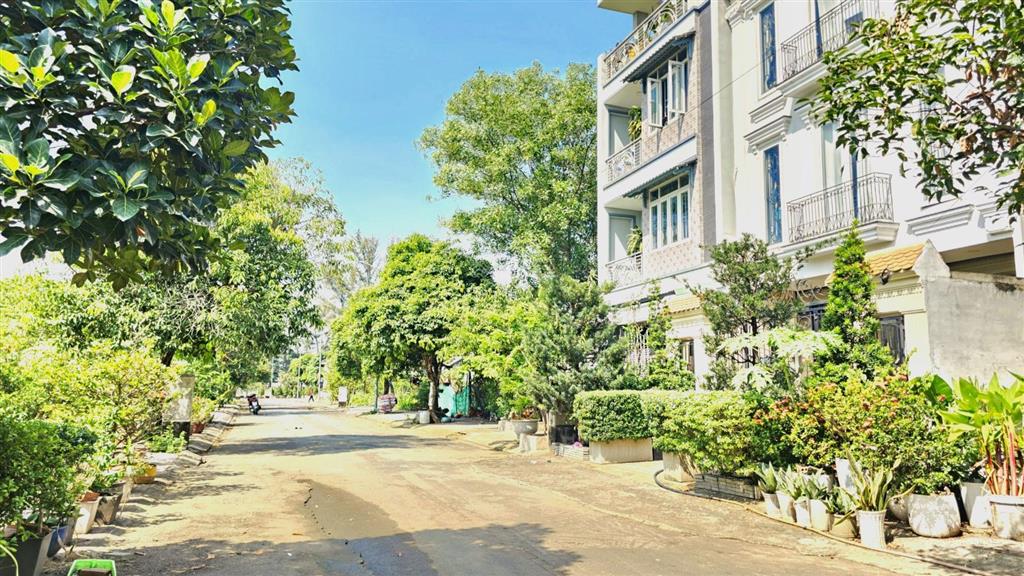Bán đất đường liên phường, phú hữu q9. dt 108m2 đường 12m thông thoáng.