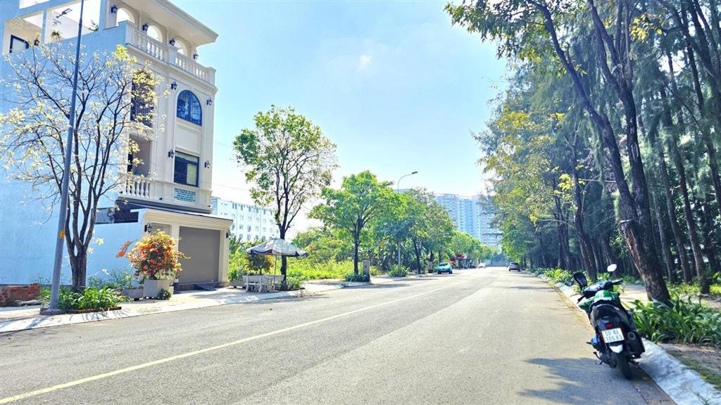 Bán đất đường liên phường, phú hữu q9. dt 108m2 đường 12m thông thoáng.