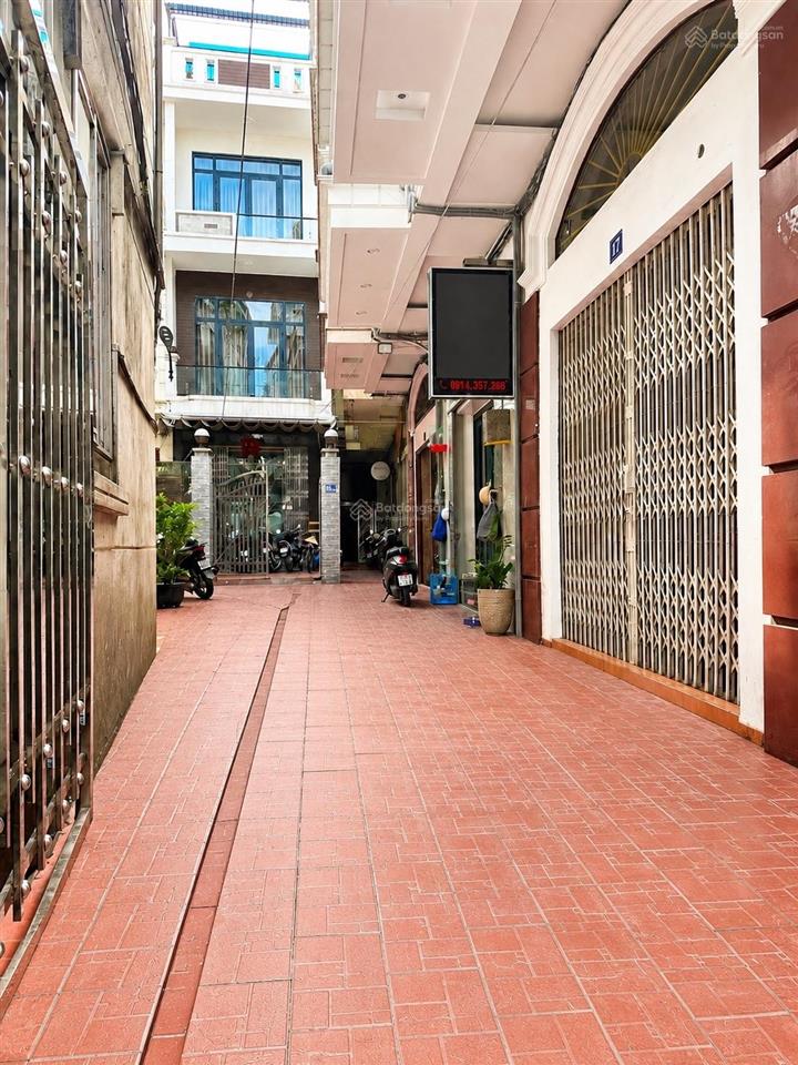 Nhà xây mới 4 tầng độc lập/ 60m², sân cổng riêng, ô tô vào nhà, thang máy và full nội thất cao cấp