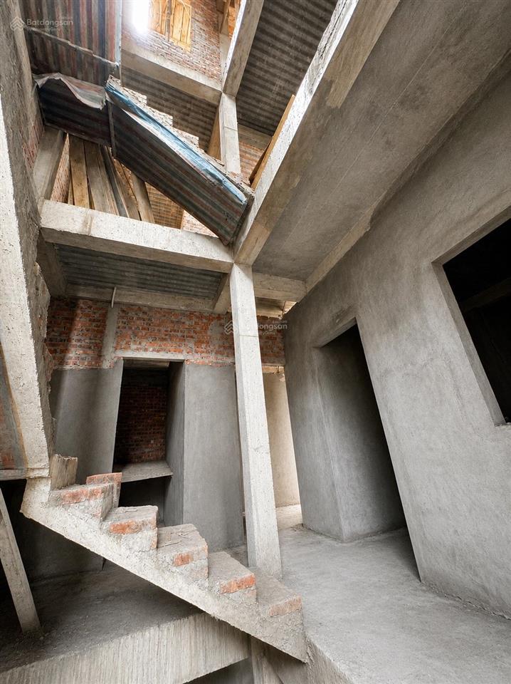 Nhà xây mới 4 tầng độc lập/ 60m², sân cổng riêng, ô tô vào nhà, thang máy và full nội thất cao cấp
