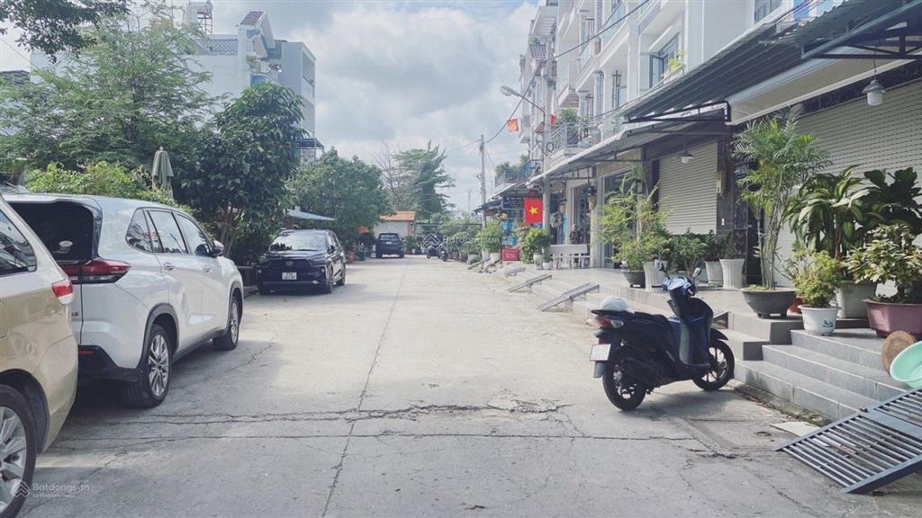 Bán nhà mới 3 tầng ở ngay  hẻm xe hơi vi vu  ngang 5.8m  thu nhập 14tr/tháng  nhỉnh 6 tỷ