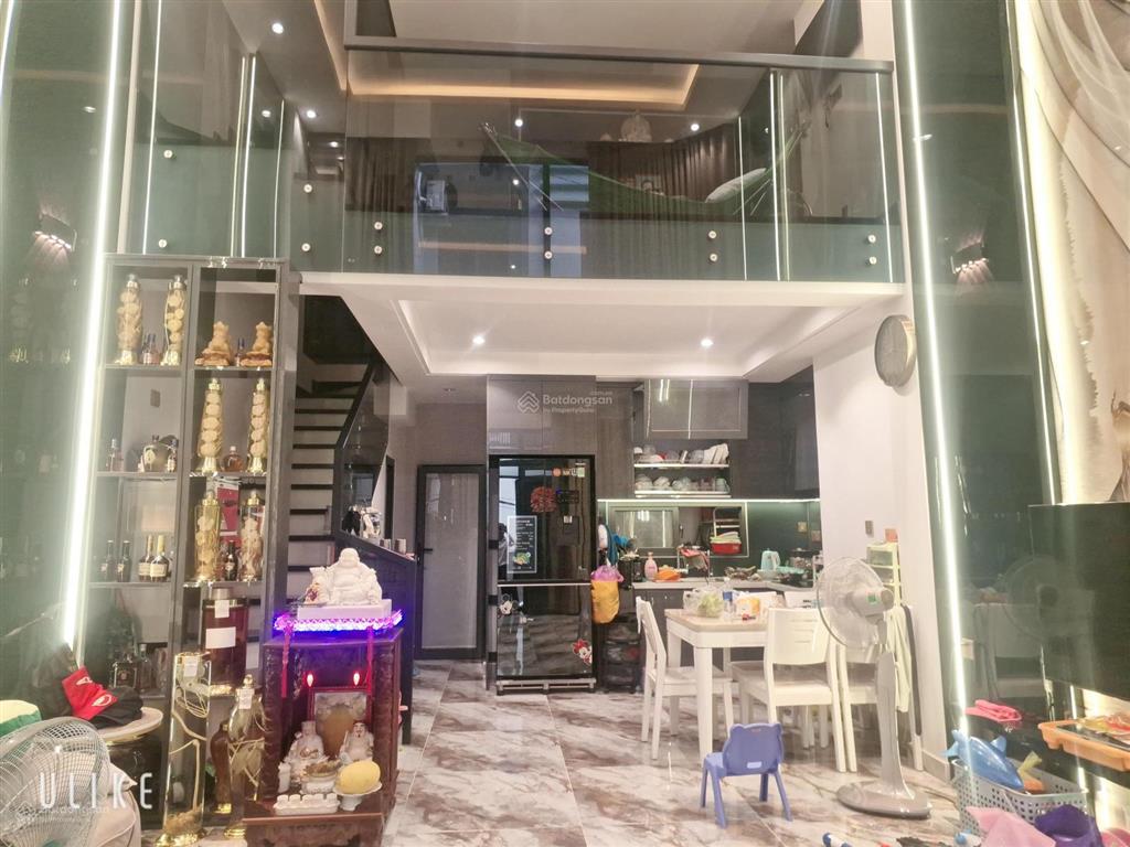 Nhà mới ở ngay  tt quận 8  lô góc 2mt  hẻm thông ra mt 30m  nhà 5 tầng  nở hậu  nhỉnh 7 tỷ