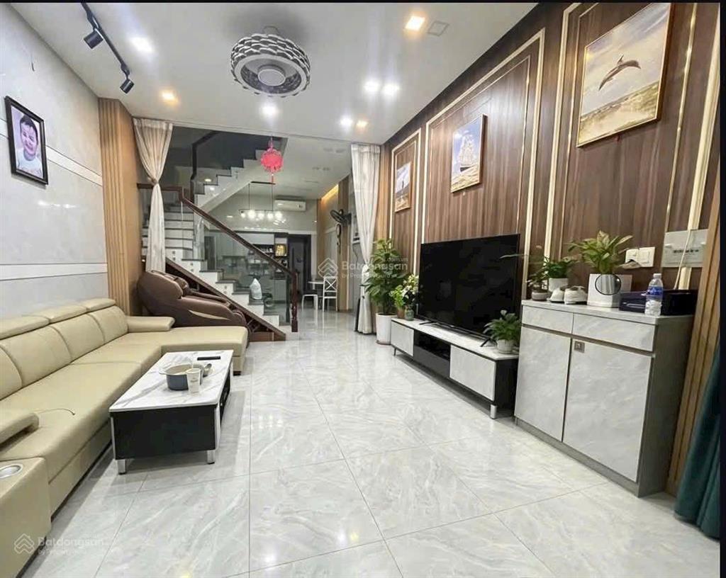 Bán nhà mới 4 tầng ở ngay  tt nhà bè  đường nhựa xe tải quay đầu  dt 4.5x12  nhỉnh 5 tỷ