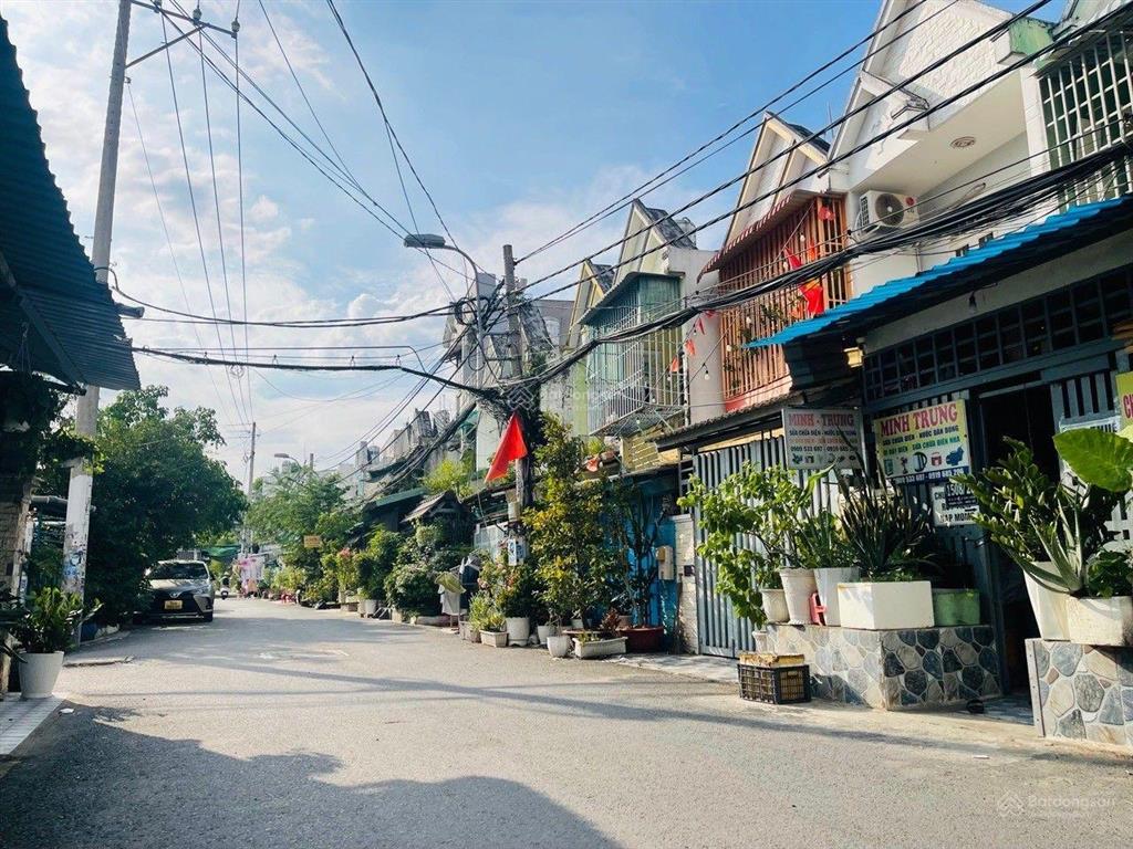 Bán gấp nhà hẻm xe tải  đường lê văn lương nhà bè  dt 5.6x16  nhà 2 tầng btct  nhỉnh 5 tỷ