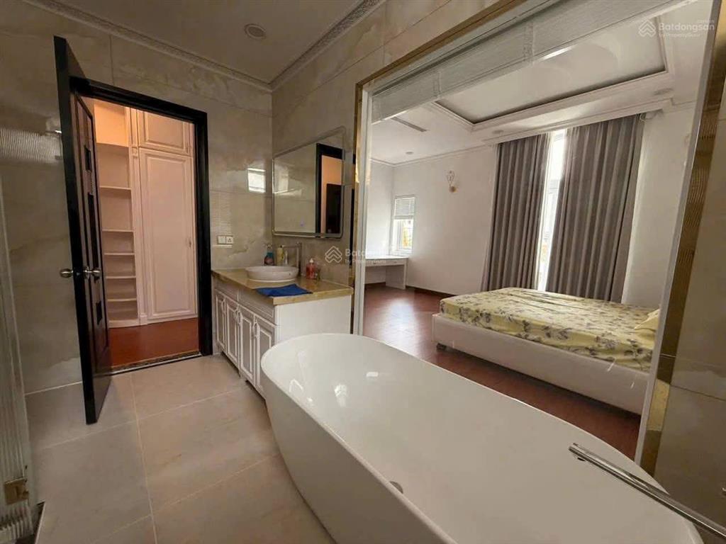 Bán biệt thự 146e nguyễn văn hưởng, quận 2, khu compound cao cấp thảo điền, 17m x 50m, 777m2