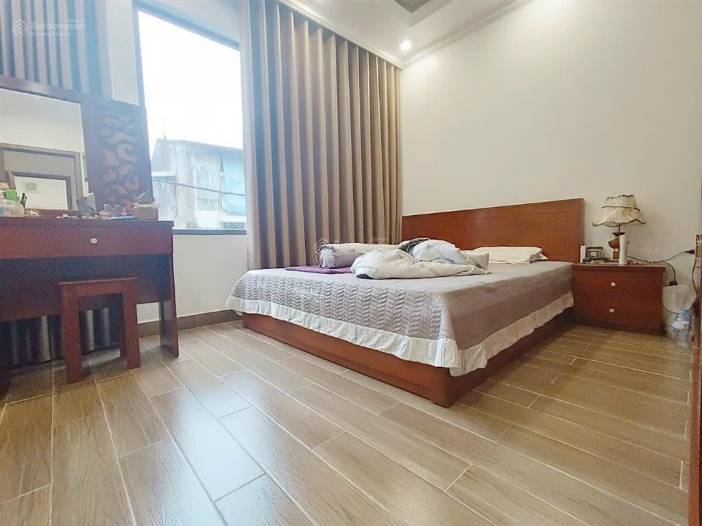 Bán nhà dân xây độc lập siêu cọp mới ở được 3 năm ở hồ sen. giá chỉ 4,4 tỷ