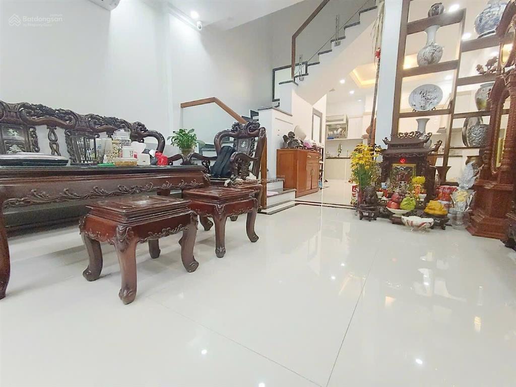 Bán nhà dân xây độc lập siêu cọp mới ở được 3 năm ở hồ sen. giá chỉ 4,4 tỷ