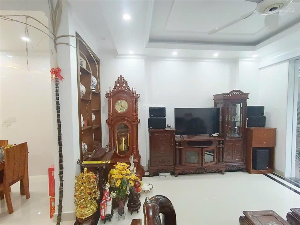 Bán nhà dân xây độc lập siêu cọp mới ở được 3 năm ở hồ sen. giá chỉ 4,4 tỷ
