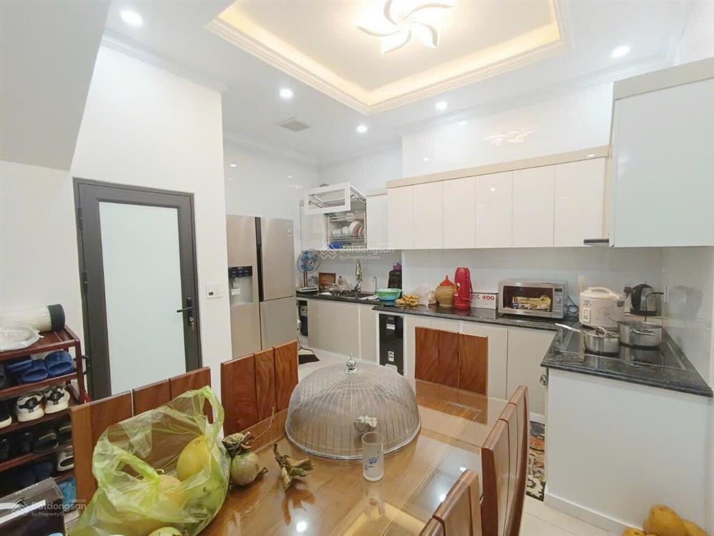 Bán nhà dân xây độc lập siêu cọp mới ở được 3 năm ở hồ sen. giá chỉ 4,4 tỷ
