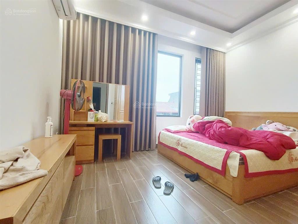Bán nhà dân xây độc lập siêu cọp mới ở được 3 năm ở hồ sen. giá chỉ 4,4 tỷ