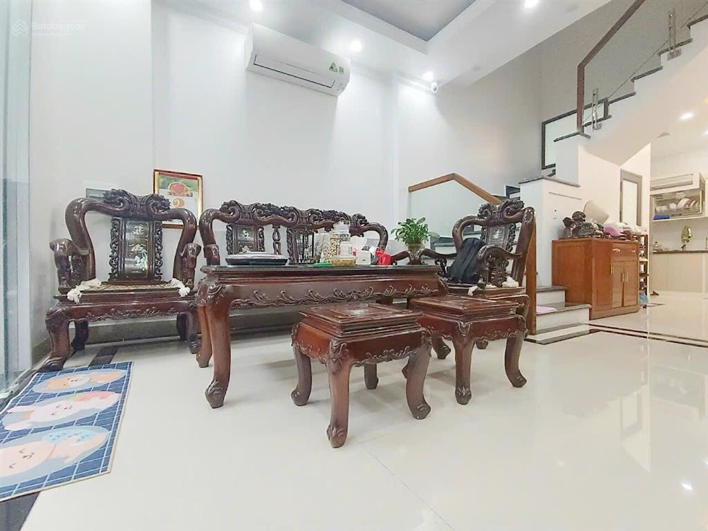 Bán nhà dân xây độc lập siêu cọp mới ở được 3 năm ở hồ sen. giá chỉ 4,4 tỷ