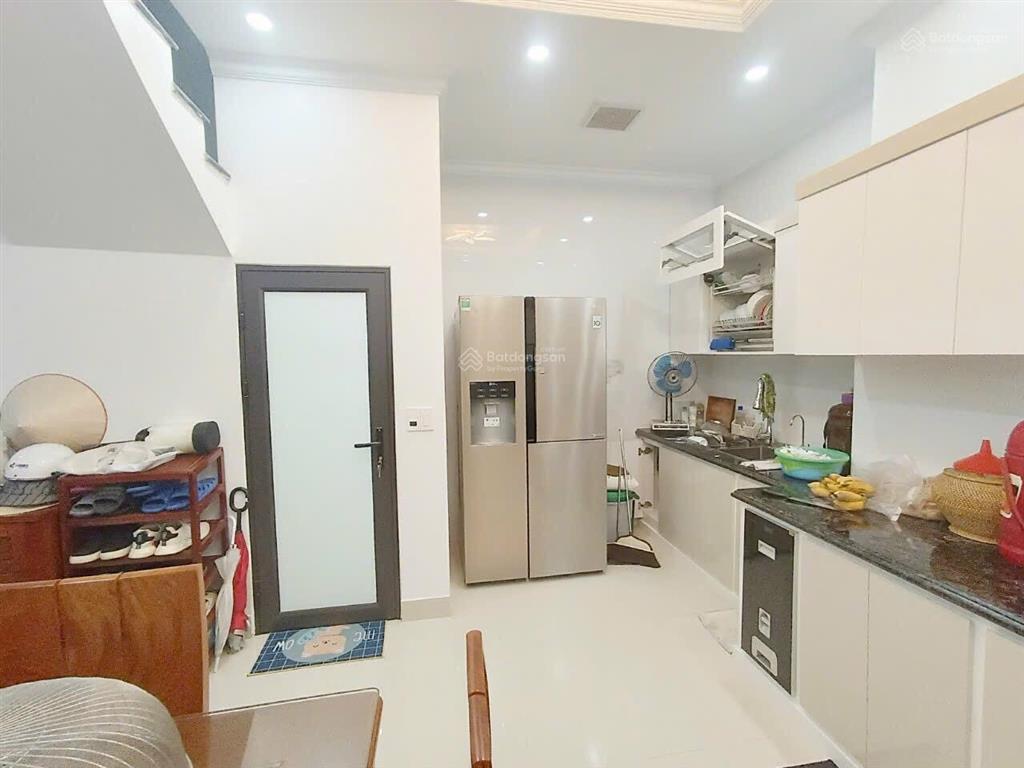 Bán nhà dân xây độc lập siêu cọp mới ở được 3 năm ở hồ sen. giá chỉ 4,4 tỷ