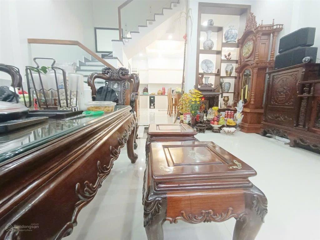 Bán nhà dân xây độc lập siêu cọp mới ở được 3 năm ở hồ sen. giá chỉ 4,4 tỷ