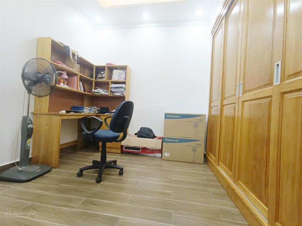 Bán nhà dân xây độc lập siêu cọp mới ở được 3 năm ở hồ sen. giá chỉ 4,4 tỷ