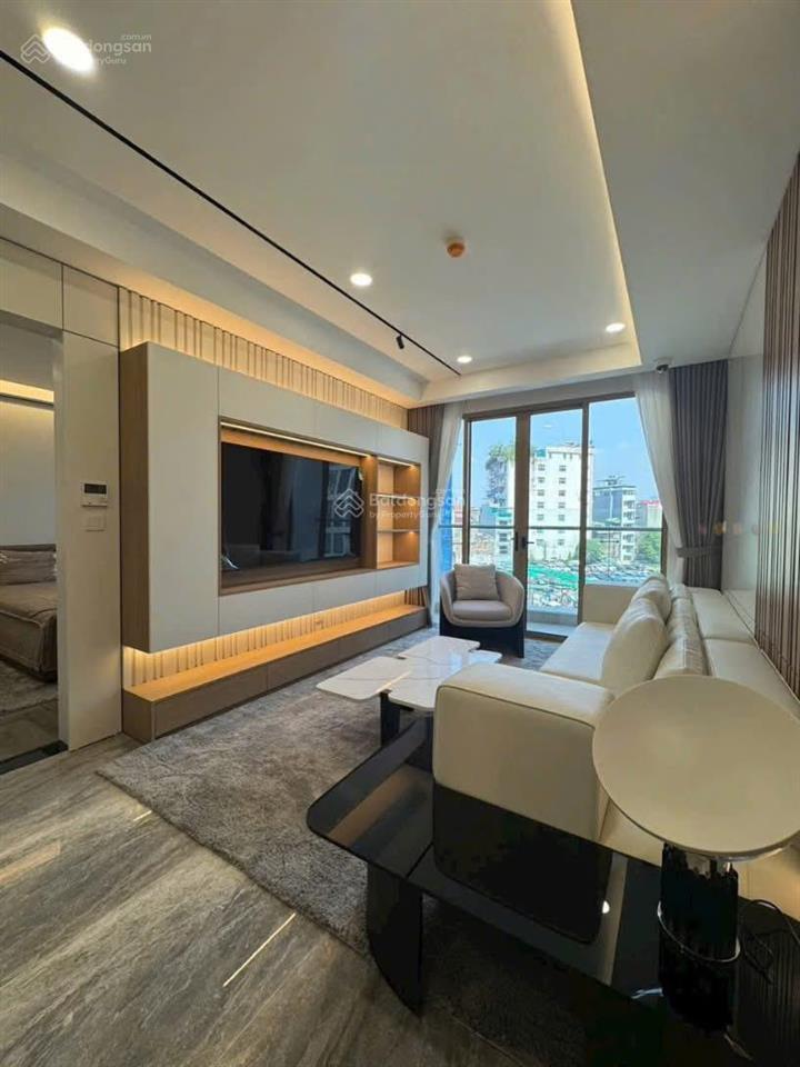 Chính chủ tôi bán căn 2pn 82.6m2  the queen 360 giải phóng, giá thấp hơn cđt,  0912 061 ***