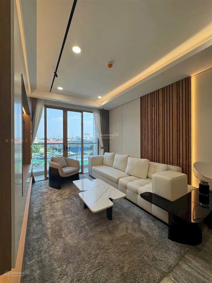 Chính chủ tôi bán căn 2pn 82.6m2  the queen 360 giải phóng, giá thấp hơn cđt,  0912 061 ***