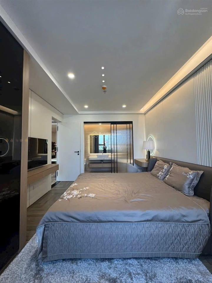 Chính chủ tôi bán căn 2pn 82.6m2  the queen 360 giải phóng, giá thấp hơn cđt,  0912 061 ***
