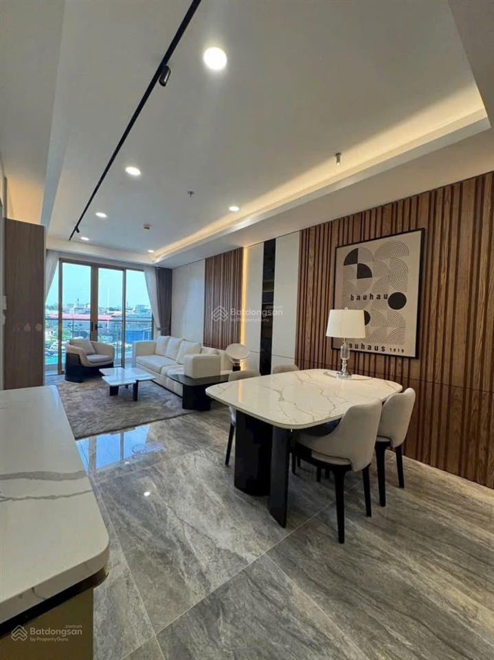 Chính chủ tôi bán căn 2pn 82.6m2  the queen 360 giải phóng, giá thấp hơn cđt,  0912 061 ***