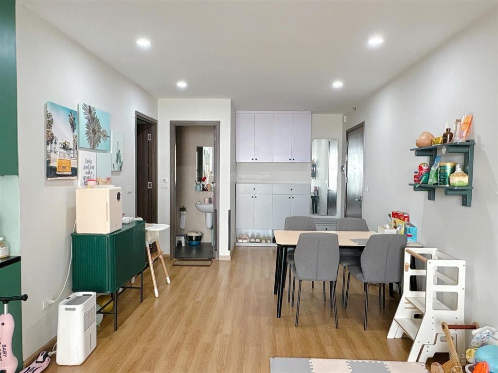 Chuyển công tác tôi cần bán căn 2pn rose town, sẵn sổ, full nội thất 4x tỷ, 0942 968 ***