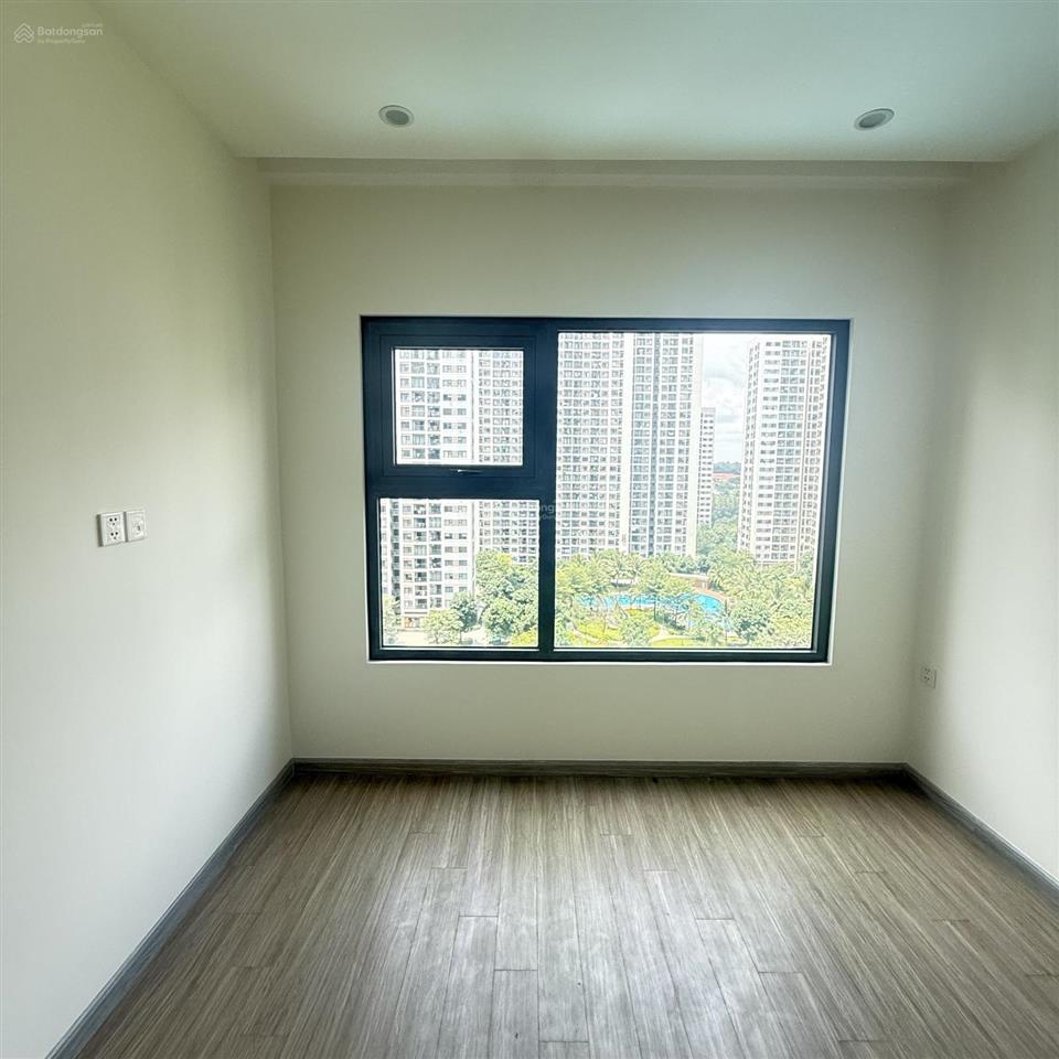 Cho thuê căn góc 2pn view hồ cá koi giá 6tr/th, hỗ trợ làm tạm trú