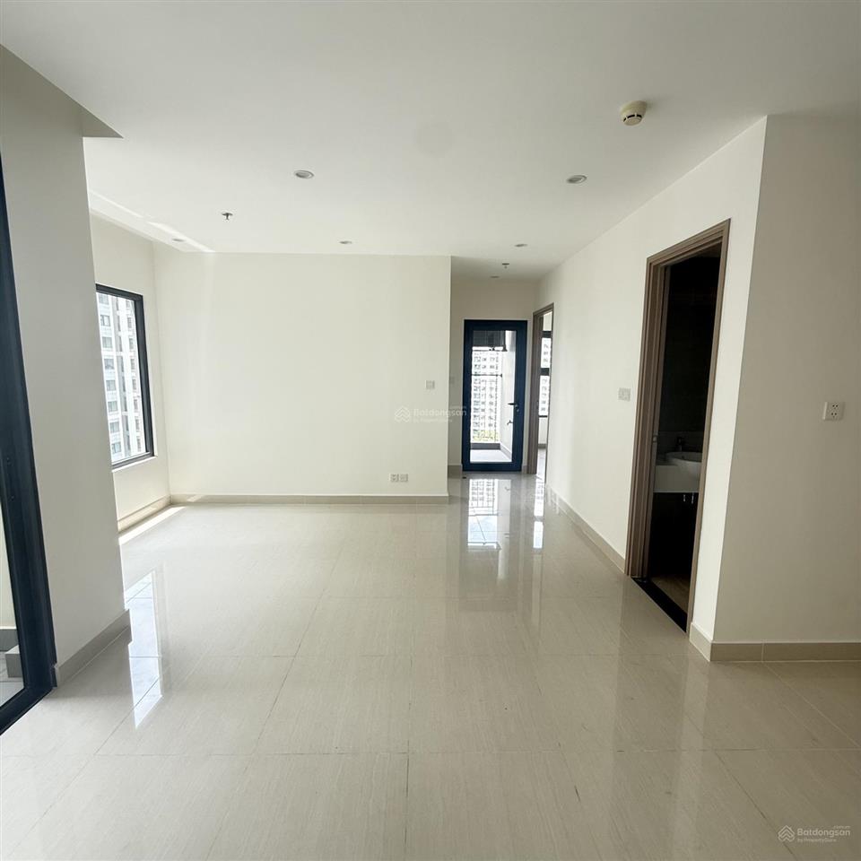 Cho thuê căn góc 2pn view hồ cá koi giá 6tr/th, hỗ trợ làm tạm trú