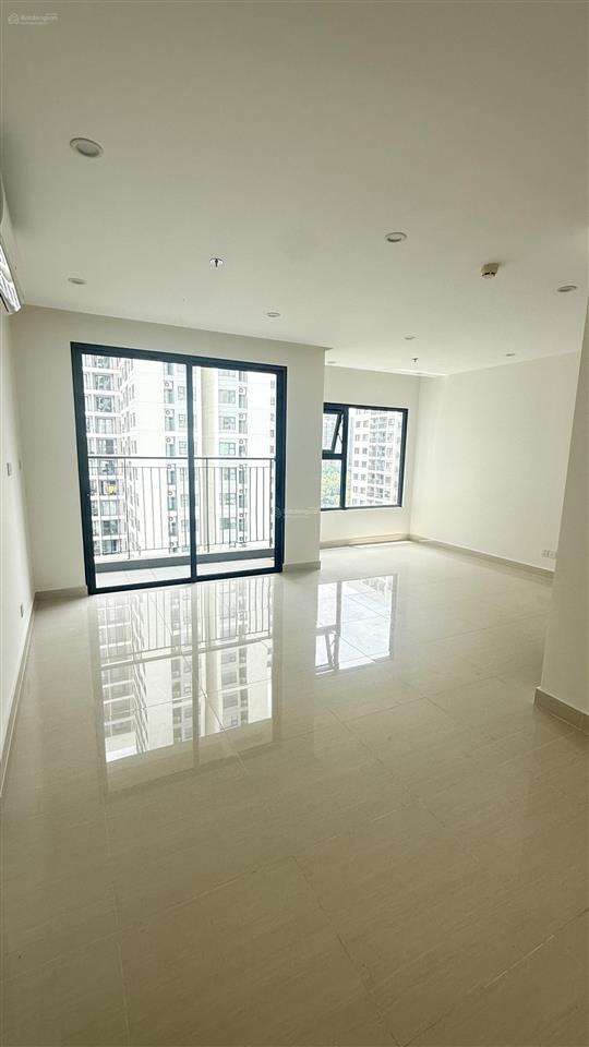 Cho thuê căn góc 2pn view hồ cá koi giá 6tr/th, hỗ trợ làm tạm trú