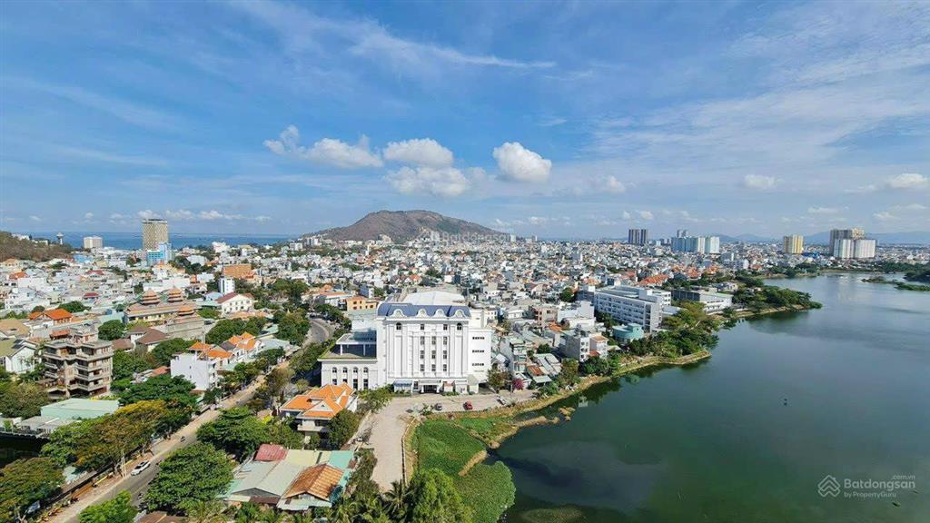 Bán gấp căn 3 phòng 108m2 chung cư vũng tàu melody, full nội thất, tầng cao.  e yến 0792 366 ***