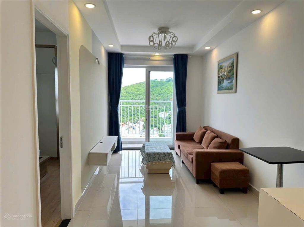 Bán căn 2 phòng ngủ vũng tàu melody  sổ hồng sở hữu lâu dài. giá bán 4 tỷ.  em yến 0792 366 ***